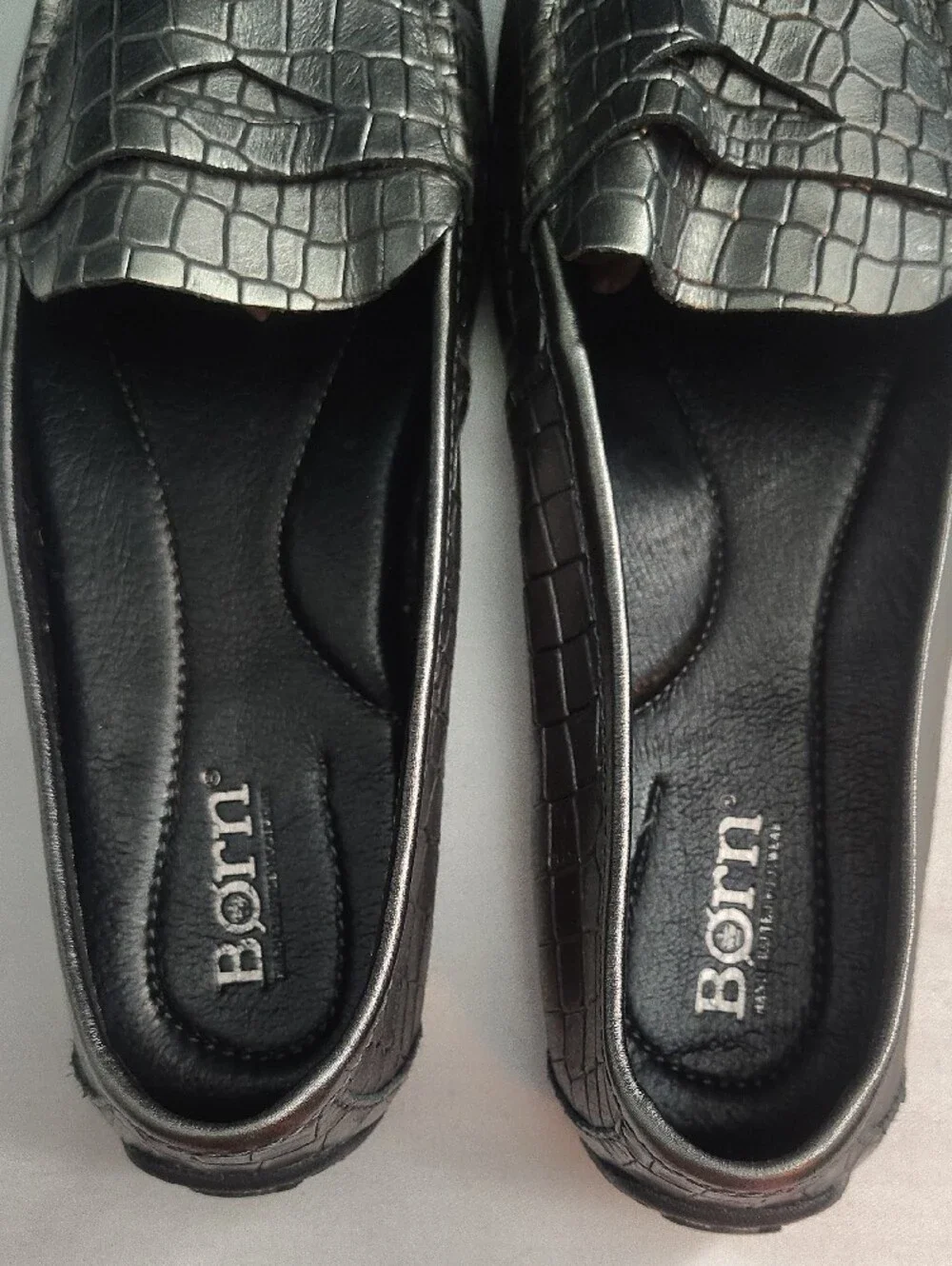 Born Malena Metallic Pewter Croc Leather Driving Loafers Size 8.5
